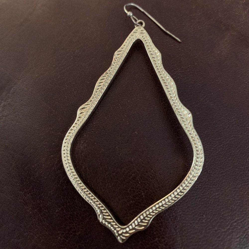 Large gold Kendra Scott earring (single)